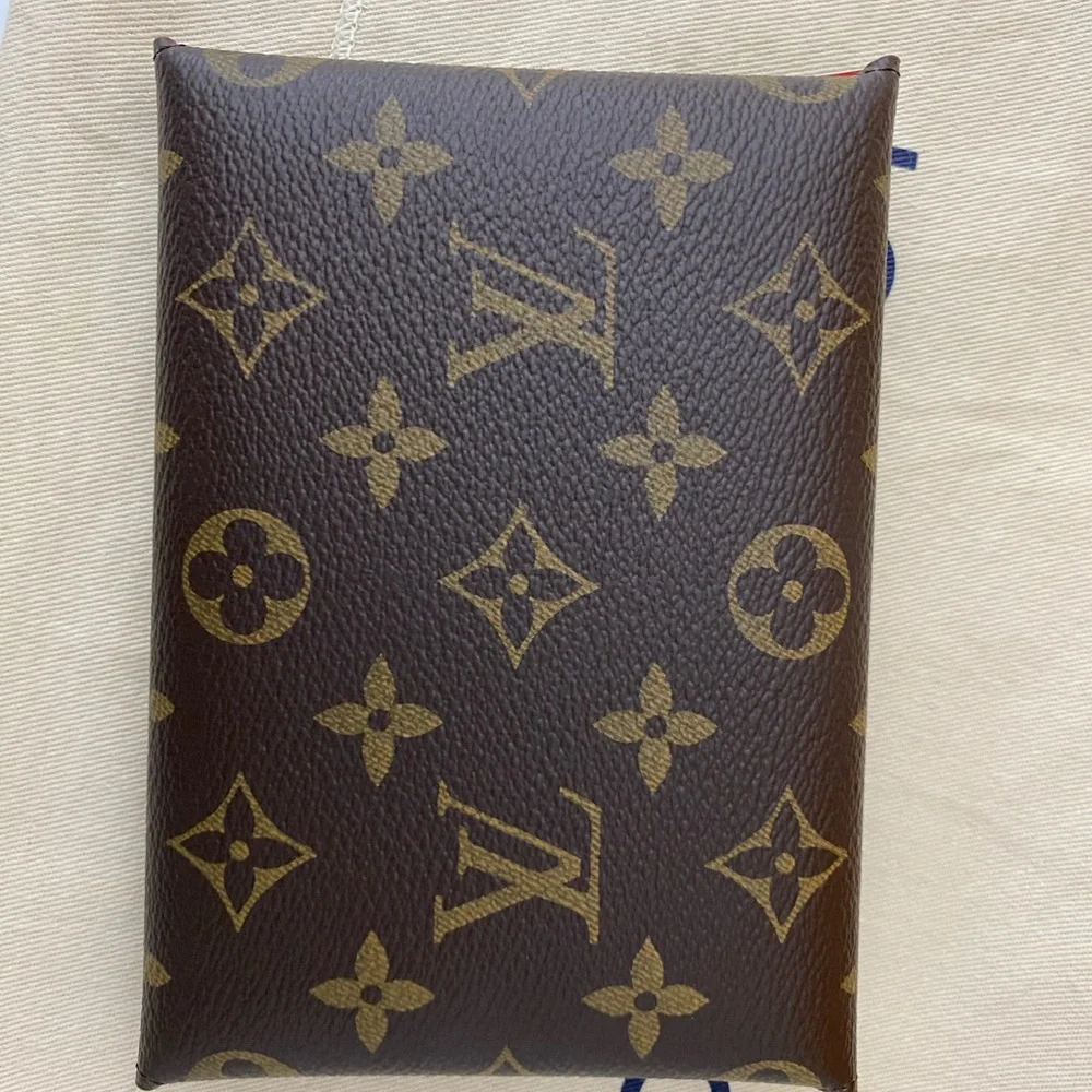Authentic Louis Vuitton NEW medium kirigami - Picture 4 of 8